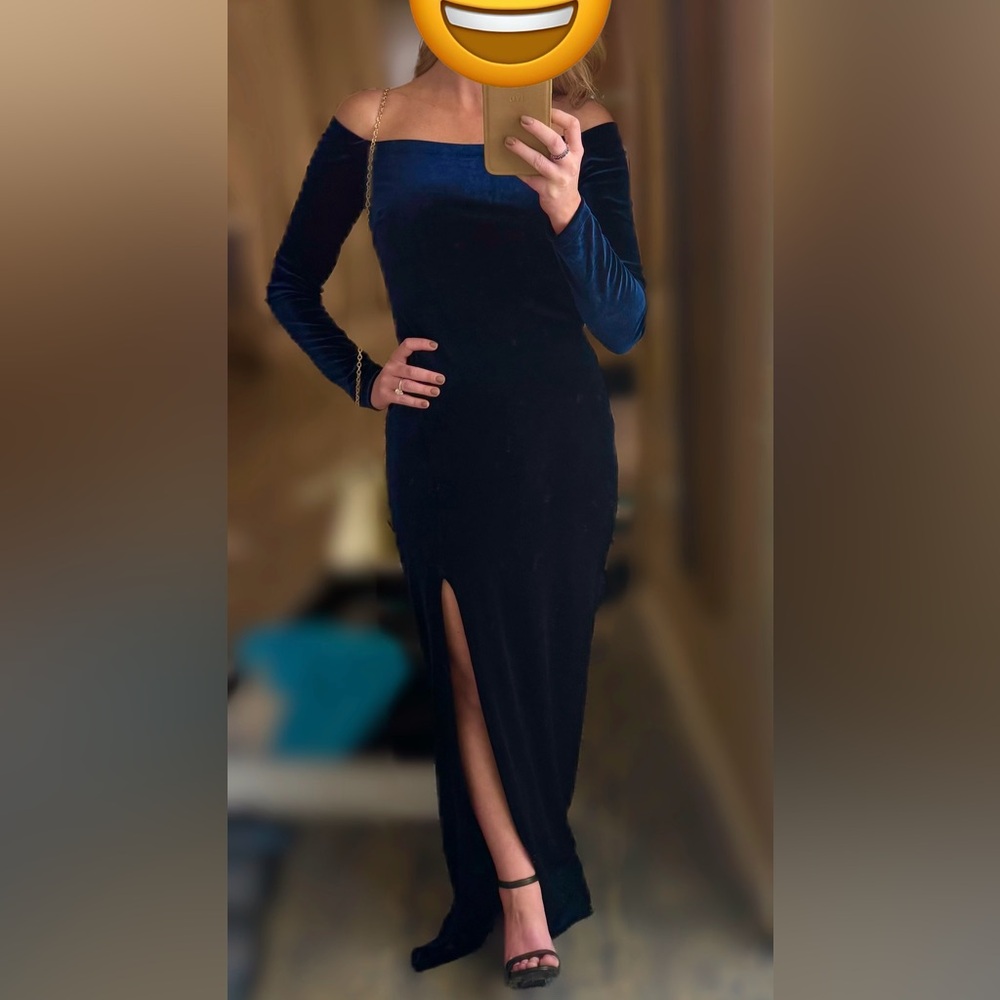 Off-Shoulder Midnight Blue Velvet Evening Dress with Thigh Slit